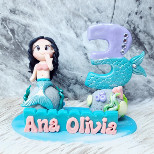Imagem 5 de 7 de Topo Bolo Personalizado Biscuit Vela Sereia Cabelo Preto