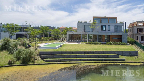 Casa En Venta  Al Lago Central - Lagos Del Golf, Nordelta