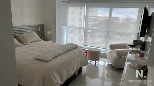 Vende Departamento En Mansa De 3 Dormitorios, Con Buena Iluminacion.