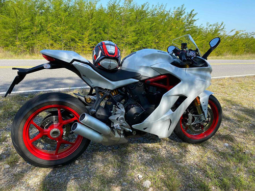 Ducati Supersport S, No Panigale, No Multistrada
