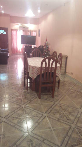 Imagen 6 de 14 de Chalet Especial - 4 Amb. Amplio Y Luminoso- Excelente !!!