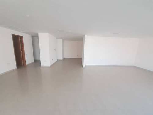 Vende Apartamento Urb. Valle Blanco, Res. Orión