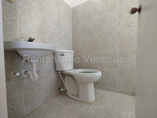 Townhouse En Alquiler Urb. Valle Jardín, Maracay 25-13740 Ki