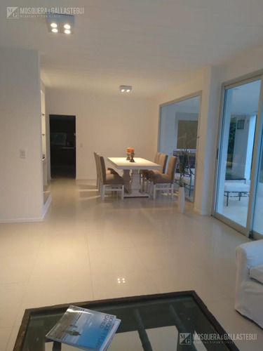 Imagen 4 de 29 de Lindísima Casa Al Golf En San Isidro Labrador