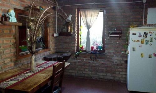 Imagen 3 de 13 de Villa Giardino Local Con Vivienda Sobre Camino De Los Artesanos