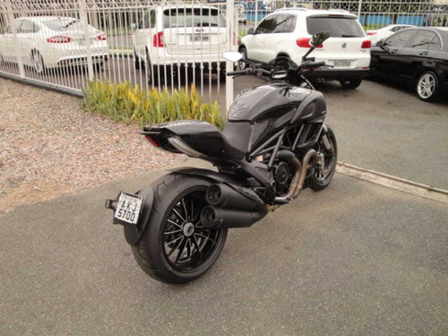 Imagem 5 de 13 de Ducati Diavel 1198 Black 2012
