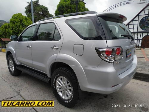 Imagen 3 de 9 de Toyota Fortuner Sr
