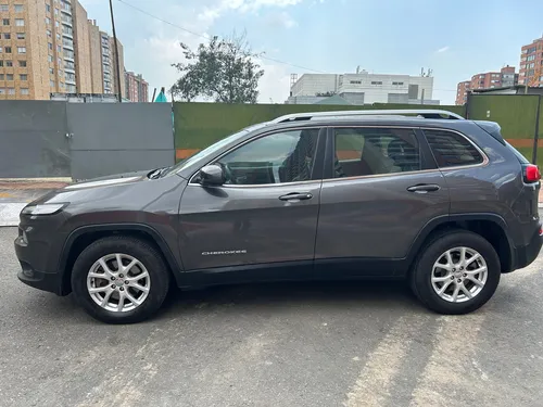 Jeep Cherokee 3.2 Longitude Plus