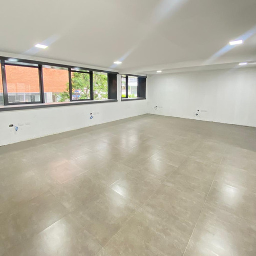 Torre Comercial En Venta 3.000 M2 - Urb. Las Mercedes
