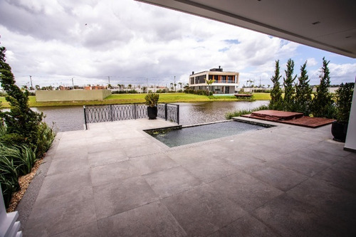Imagem 6 de 10 de Casa À Venda Em Xangri-lá - Ca01320 - 69307136