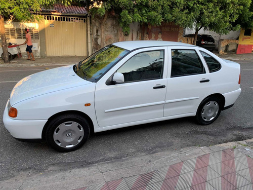 Volkswagen Polo 1.8 Mi Classic Special Sedan 8v Gasolina 4p