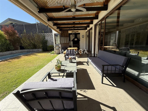 Casa En Venta De 6 Dorm. En Lo Barnechea