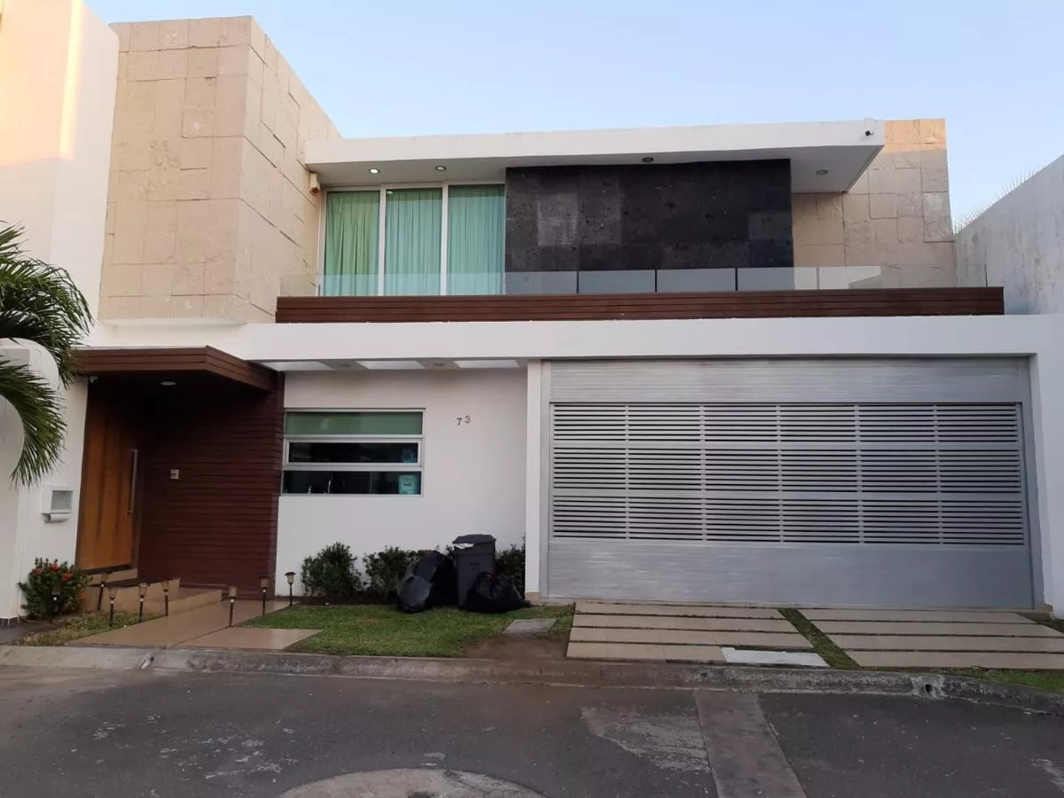 casa en venta con jardín y recámara en planta baja - fraccionamiento lomas del sol metros cúbicos