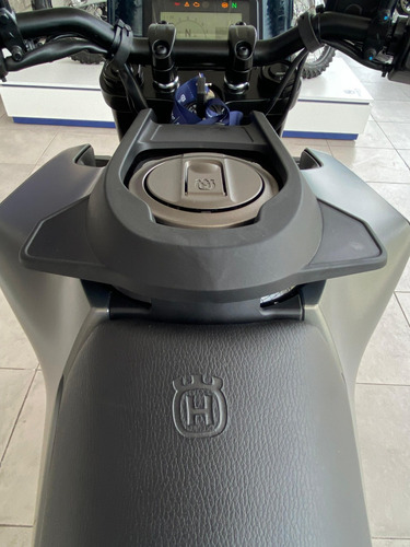 Husqvarna Svartpilen 250-fin@nci@la Cuota Fija-bluetooth-gps