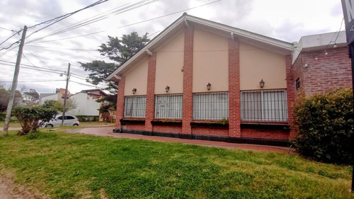 Casa En Venta Con Cuatro Dormitorios En Costa Azul - Oportundiad - Con Gas Natural