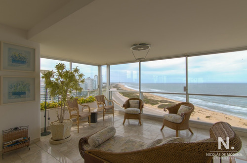 Esplendido Departamento En Venta Ubicado En Brava Con Panorama Al Mar.