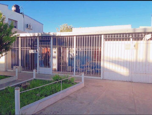 12 Entre 516 Y 517, Casa En Venta De Dos Dormitorios, Ringue