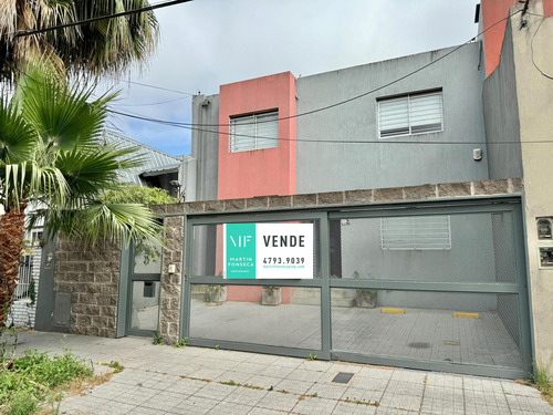 Moderna Y Comoda Casa En Florida Con Piscina Y Excelentes Accesos.