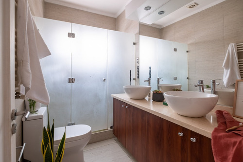 Casa Con 527 M2 De Terreno, Remodelada, Piscina, 5 Dorm.