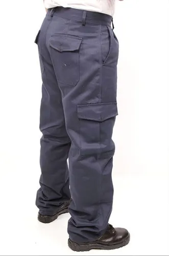 Pantalon con bolsillos al costado hombre hotsell