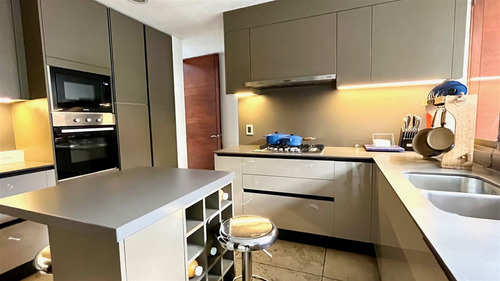 Casa En Venta De 4 Dorm. En La Dehesa