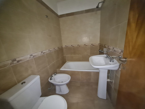 Imagen 13 de 16 de Departamento 2 Ambientes Venta Moron 2 Cocheras