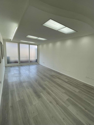 Estudio Gimnasio Pilate Dos Entradas Consultorios Odontología Showroom Med Estetica, Deposito Psicologia Call Center, Oficinas Espectacular Estado 3 Baños Cocina Seguridad Logística Financiera Tribuna