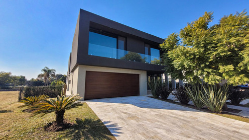 Casa En Venta 7 Ambientes En El Yacht Nordelta