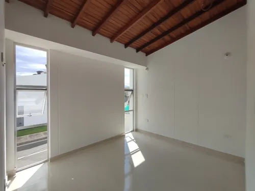 Casa En Arriendo En Prados Del Este. Cod A30837
