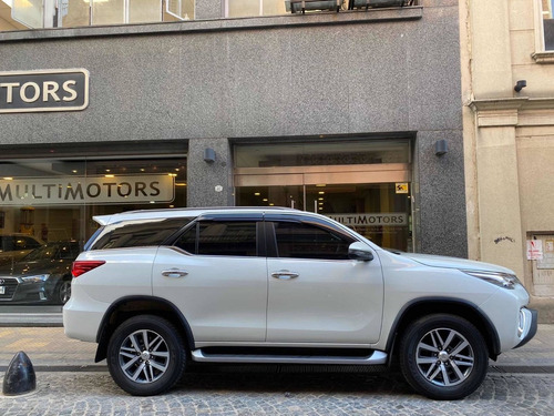 Imagen 3 de 25 de Toyota Sw4 2018 2.8 Srx 177cv 4x4 7as At Automatica Lucsc