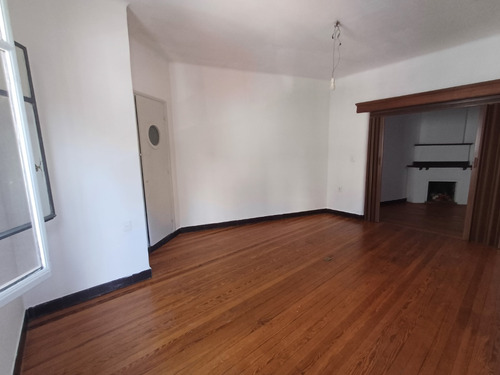 Casa En Venta, Ph Planta Alta,  3 Dormitorios En Cordón, Totalmente Reciclada. 