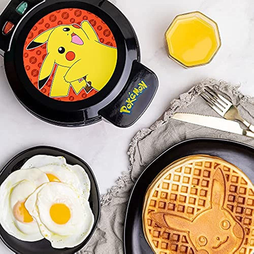 Uncanny Brands Pokemon Waffle Maker - Hacer Gofres De Pikach