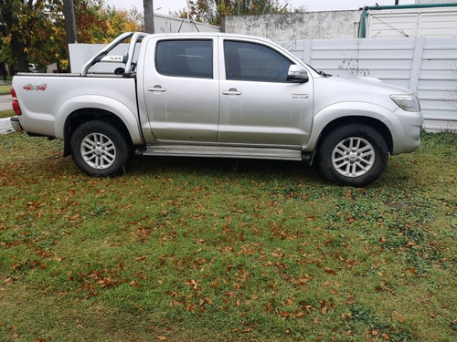 Toyota Hilux 3.0 Cd Srv Cuero 171cv 4x4 5at 2014