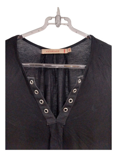 Remera Negra Asterisco Manga Cortas Con Ojalillos Escote 38 (Usado)