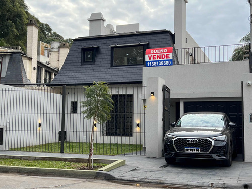 Casa De Estilo Francés, A Metros De La Av. Libertador, Remodelada A Nueva Con Un Concepto Moderno.