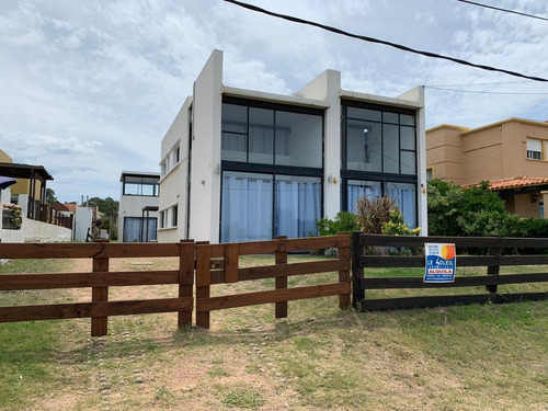 Casa Alquiler Frente Al Mar De 3 Dormitorios