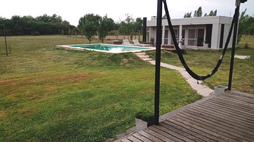 Imagen 11 de 14 de Casa De Campo Con Piscina Pegada A La Ciudad.
