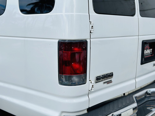 Ford Econoline 2012 E-350 15 Pas V8