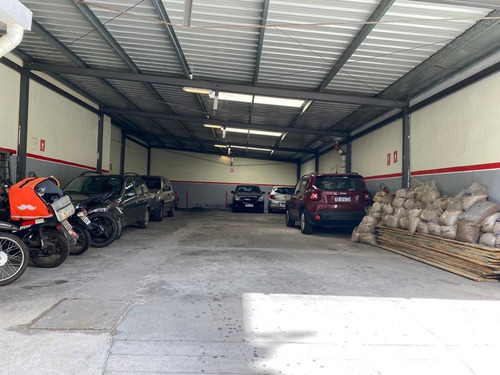 Parking En Ciudad Vieja Reciclado