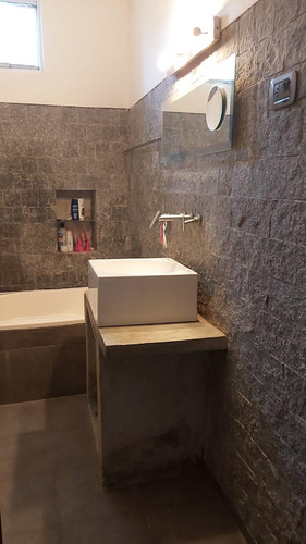 Casa Amplia Con Cocina, Comedor, Patio,, Quincho, Cochera
