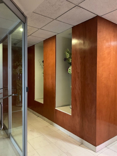Oficinas En Torre Quadrata