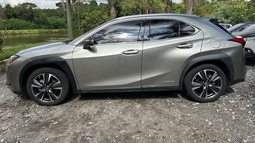 Lexus UX 2.0 Dynamic Aut. 5p Hibrido