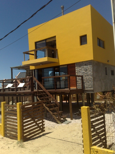 Imagen 2 de 18 de Casa Lobos De Mar Punta Del Diablo, 2 Dormitorios / Frente Al Mar.