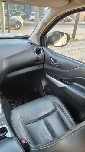 Imagen 9 de 15 de Nissan Frontier 2.8 Le 4x2 Manual 2018 Unico Dueño Gris