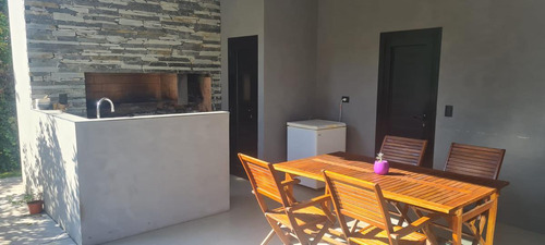 Casa En Venta - 3 Dormitorios 4 Baños - Cochera - 900mts2 - Ituzaingó