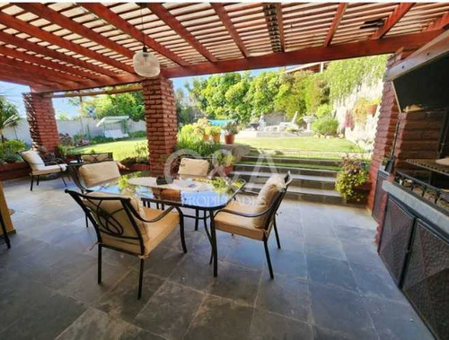 Casa Con Gran Patio, Excelente Ubicacion 5dor (71237)