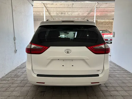 Toyota Sienna 3.5 Le At