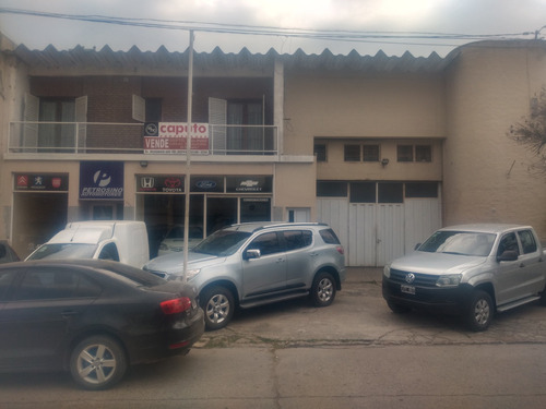 Edificio Unico. Con Local Depositos Y  Amplia Casa. Centrico