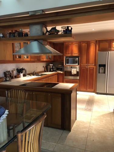 Venta De Casa En Urb Prados Del Este, Mcpio Baruta, Caracas. Mr