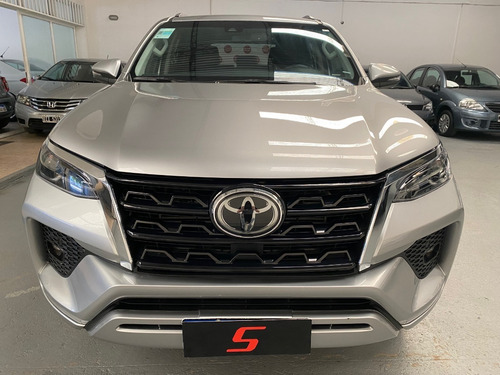 Imagen 2 de 15 de Toyota Sw4 2.8 Tdi Srx At 2021